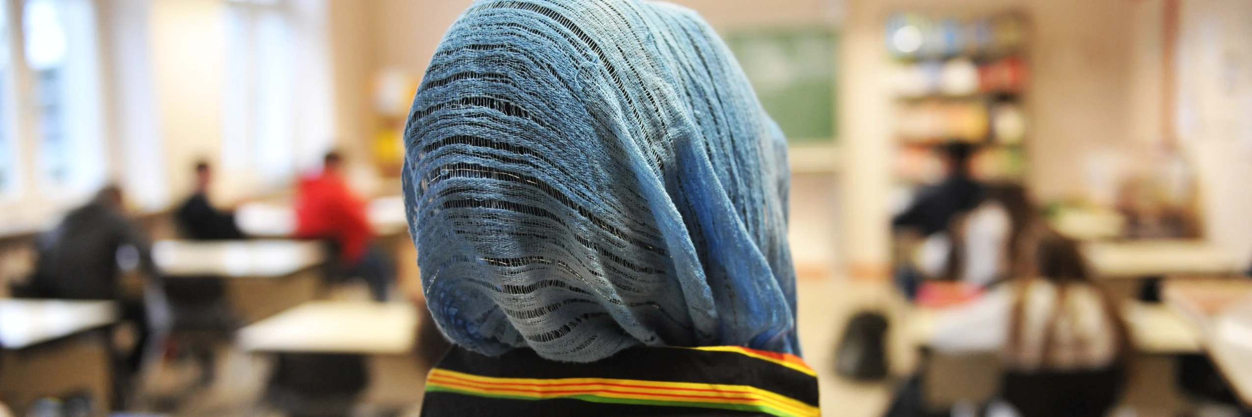 Das Kopftuchverbot stellt einen einseitigen und diskriminierenden Eingriff dar, da es gezielt muslimische Mädchen betrifft © APA-Images / Bernd Thissen