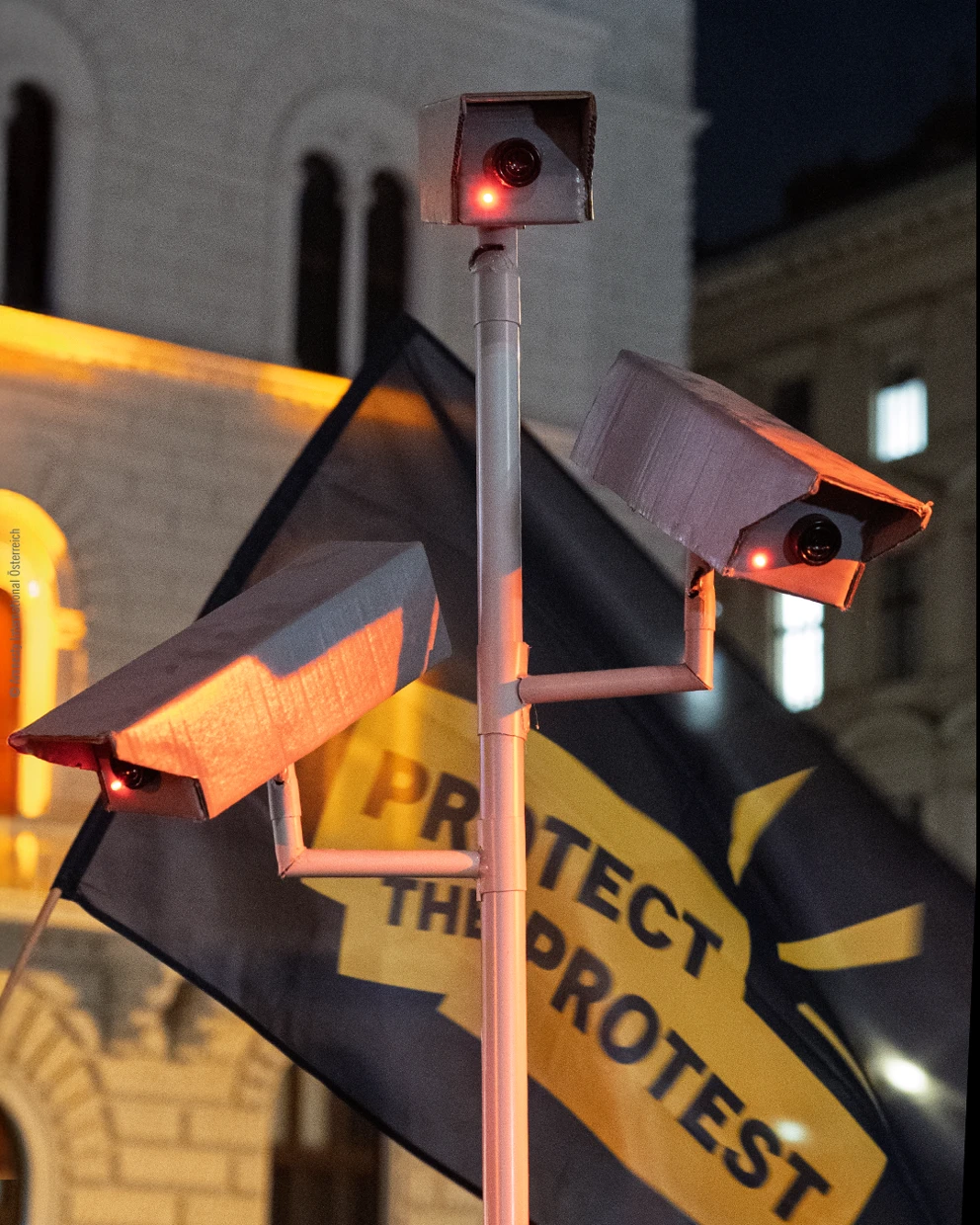 Kundgebung von Amnesty Österreich und epicenter.works gegen videoüberwachte Innenstädte im November 2025. © Amnesty International Österreich