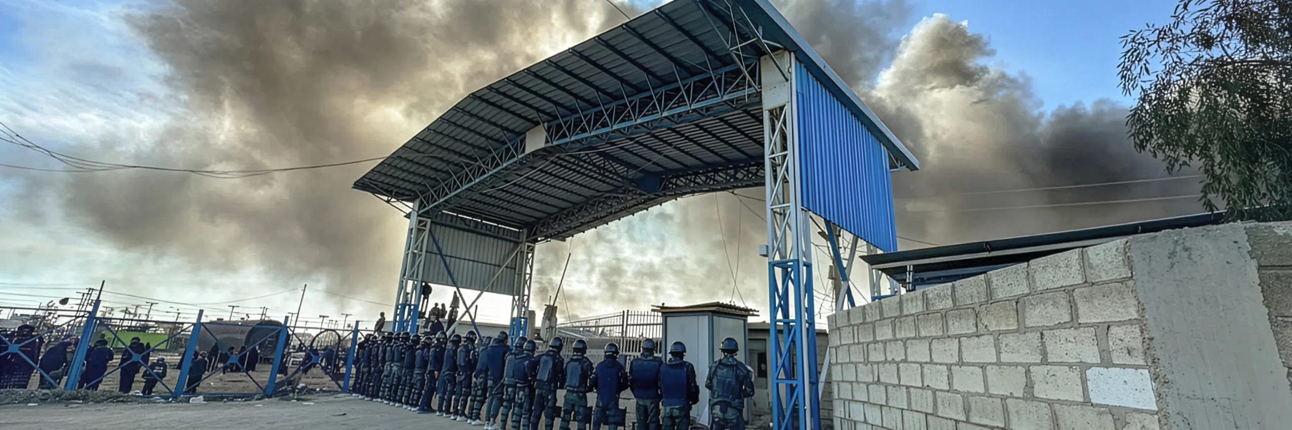 Sicherheitskräfte der syrischen Regierung übernehmen das Gefangenenlager al-Hol, das zuvor jahrelang von der kurdisch geführten SDF-Miliz bewacht worden war (21.1.26) © Rami Alsayed/NurPhoto via Getty Images