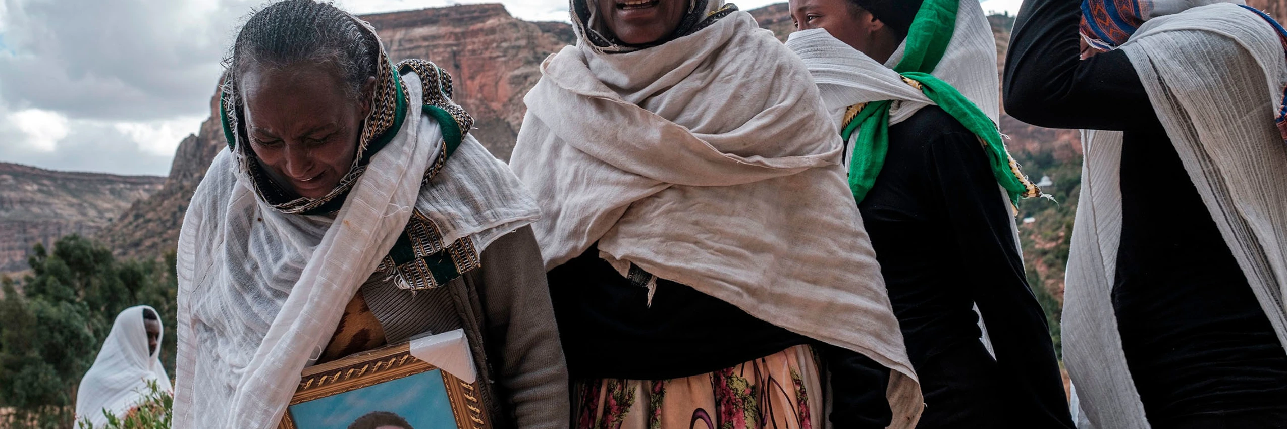 © Frauen versammeln sich, um die Opfer eines Massakers zu betrauern. EDUARDO SOTERAS/AFP via Getty Images