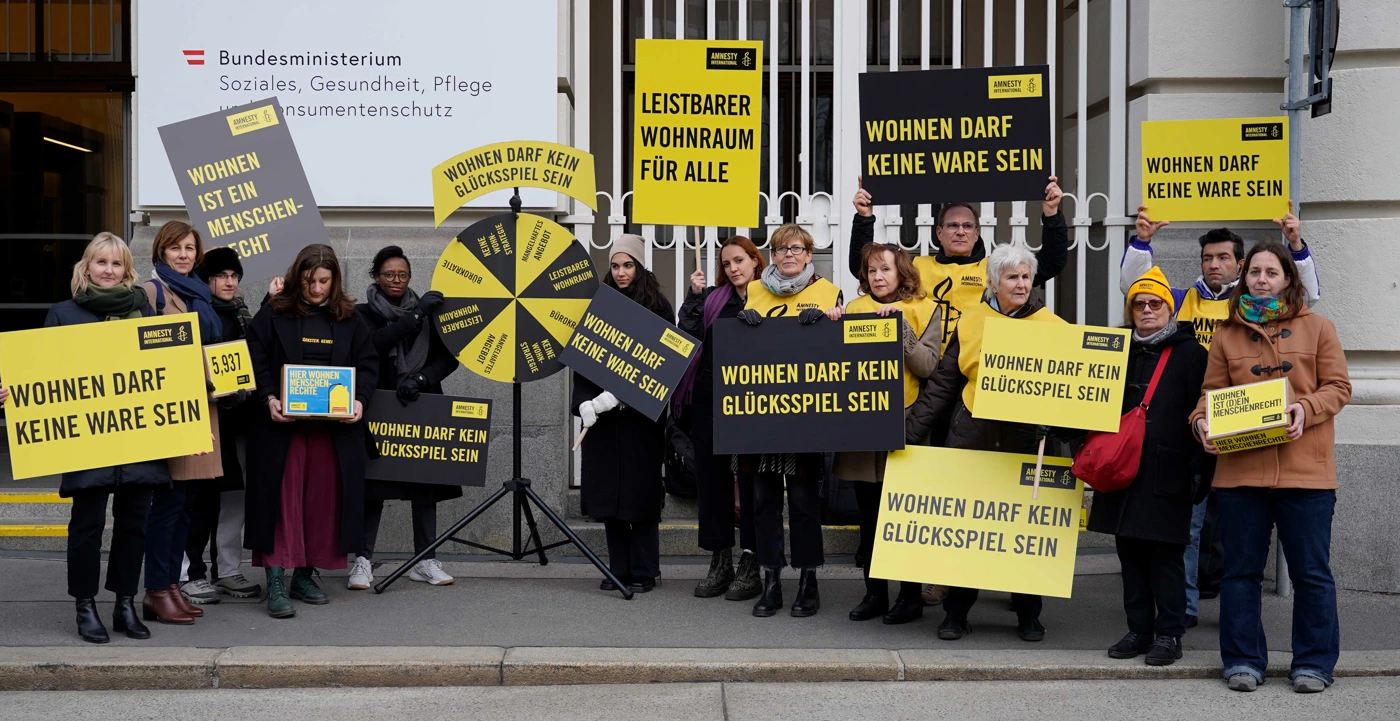Uebergabe Petition Wohnen Bm Rauch 2 C Amnesty International