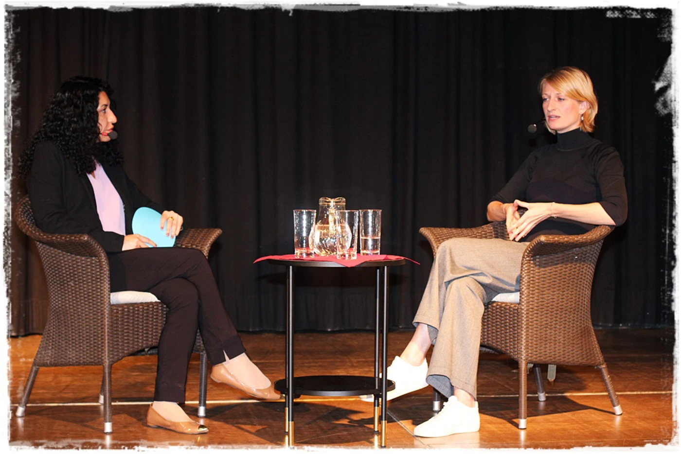 Shoura Zehetner-Hashemi, Geschäftsführerin von Amnesty International Österreich, im Gespräch mit Katharina Wagner, ORF-Korrespondentin (v.l.n.r.) © Amnesty International