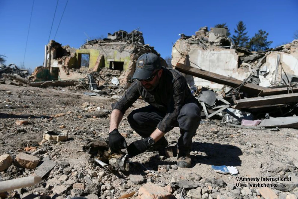 Fotominenräumer Brian Castner Carrying Out Weapons Research In Ukraine ADAM ID 283591 ©Amnesty International Olga Ivashchenko Kc