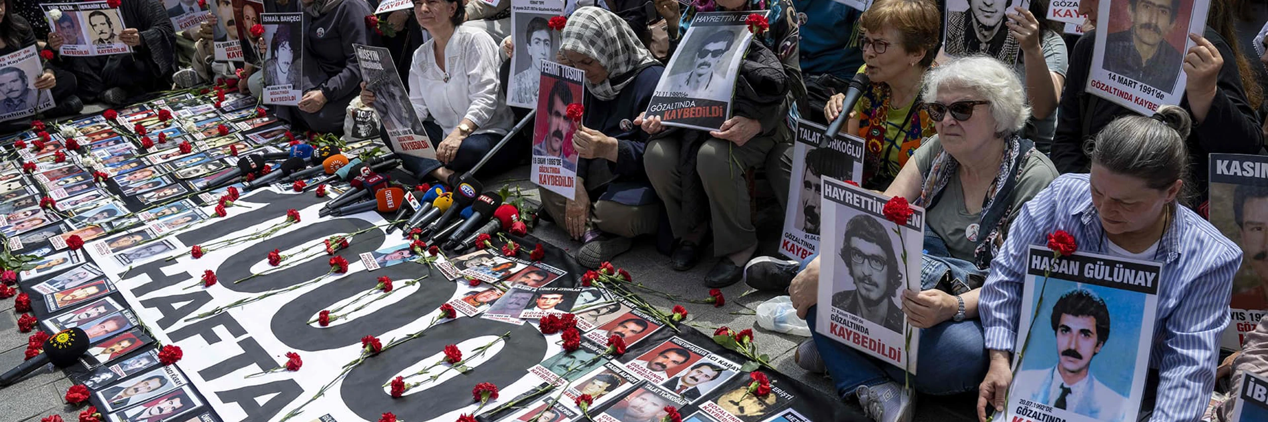 Die Samstagsmütter bei ihrer tausendsten Mahnwache. © Yasin Akgul / AFP / picturedesk.com