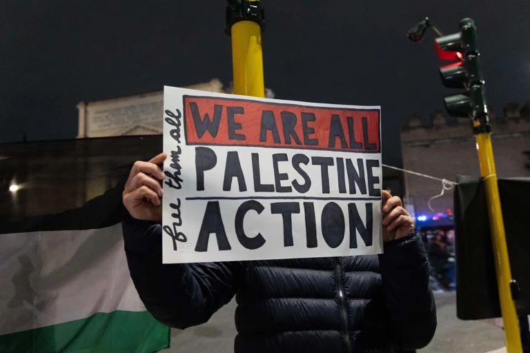 Protest in Solidarität mit "Palestine Action" vor der britschen Botschaft in Rom @ APA-Images  PA  Matteo Nardone 