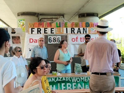 700 Tage lang hielten Exiliraner*innen Tag und Nacht Wache vor der UNO-City © Amnesty-Netzwerk Frauenrechte