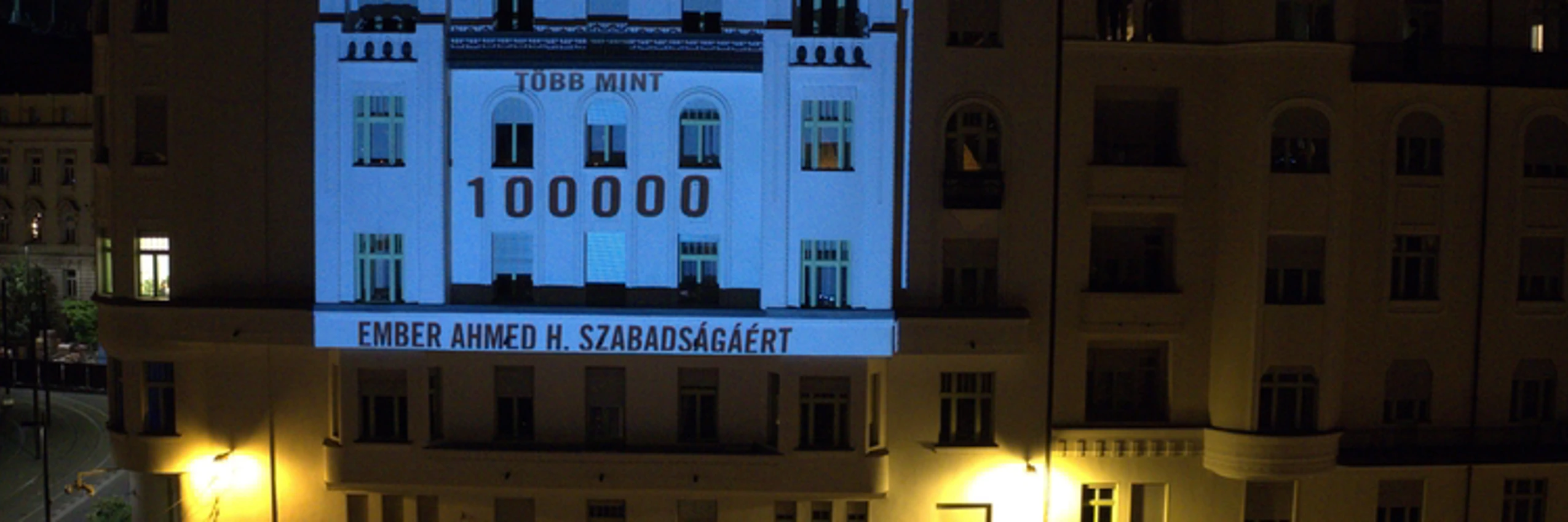 © Videoinstallation in Budapest anlässlich der Übergabe einer Petition, die mehr als 100.000 Menschen unterschrieben.  Adam Tabori