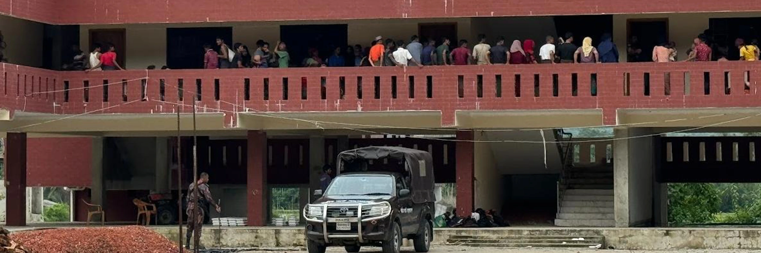 Geflüchtete Rohingya, die vor ethnischer Gewalt in Myanmar geflohen sind, werden in der Nähe von Teknaf in Cox's Bazar festgehalten, nachdem sie von Grenzwachen aufgegriffen wurden, August 2024. © Shafiqur Rahman