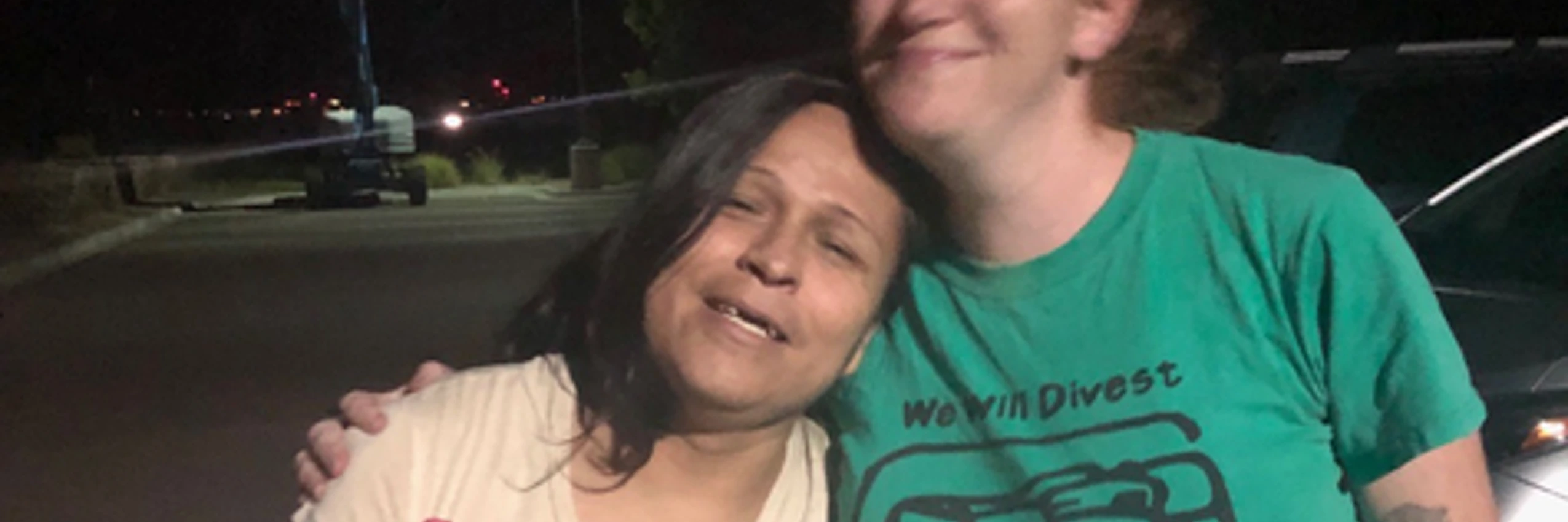 © Alejandra mit ihrer Anwältin kurz nach der Freilassung Amnesty International USA