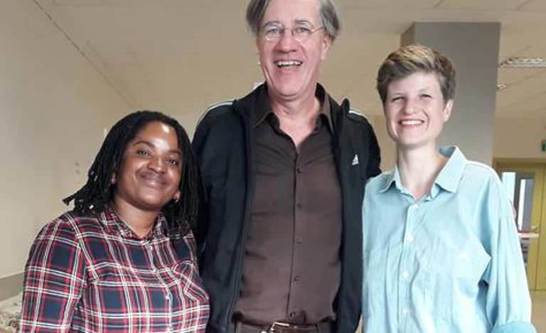 @ Nadia April (Women‘s Leadership Centre Namibia), Rupert Haag (Queeramnesty) und Franza Drechsel (Rosa-Luxemburg-Stiftung) © Queeramnesty