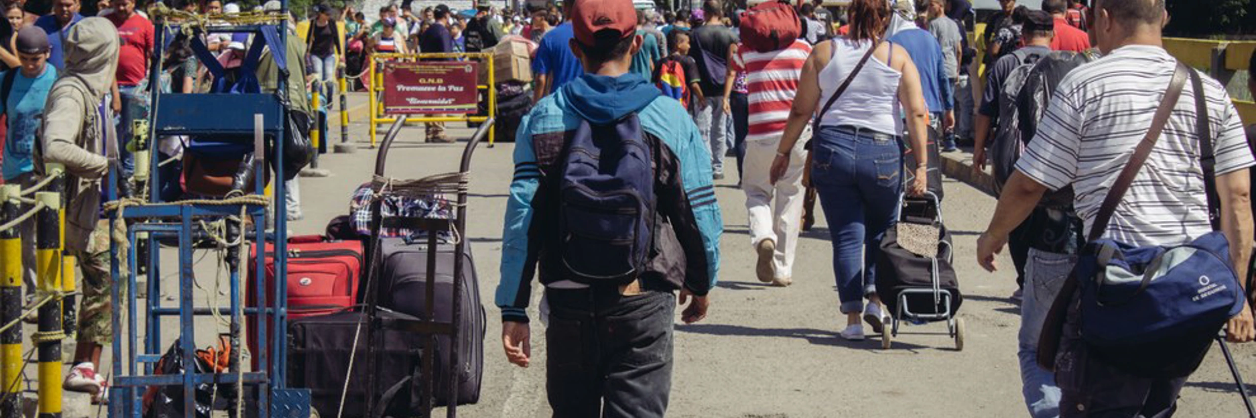 © Flüchtlinge aus Venezuela an einem Grenzübergang / Amnesty International/Sergio Ortiz