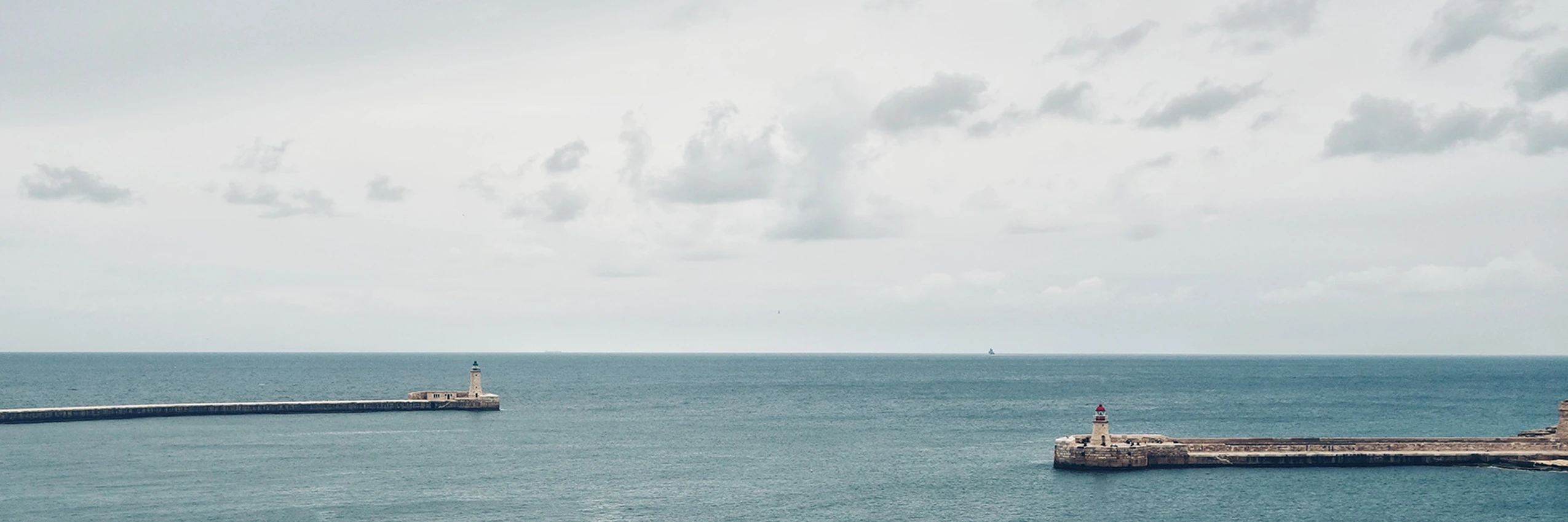 © Die Hafeneinfahrt der maltesischen Hauptstadt Valletta / Unsplash, Micaela Parente