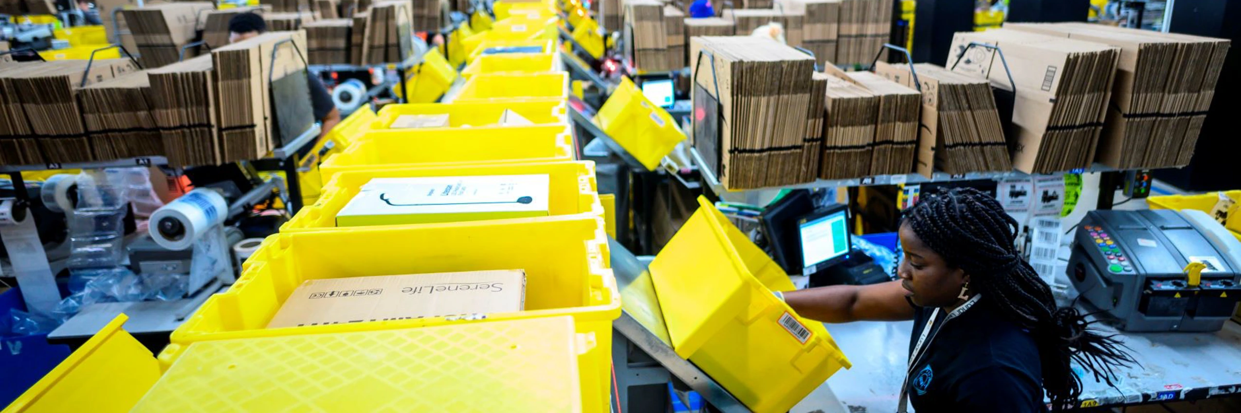 273422 Amazon Arbeiter Innen Symbolbild Getty Images