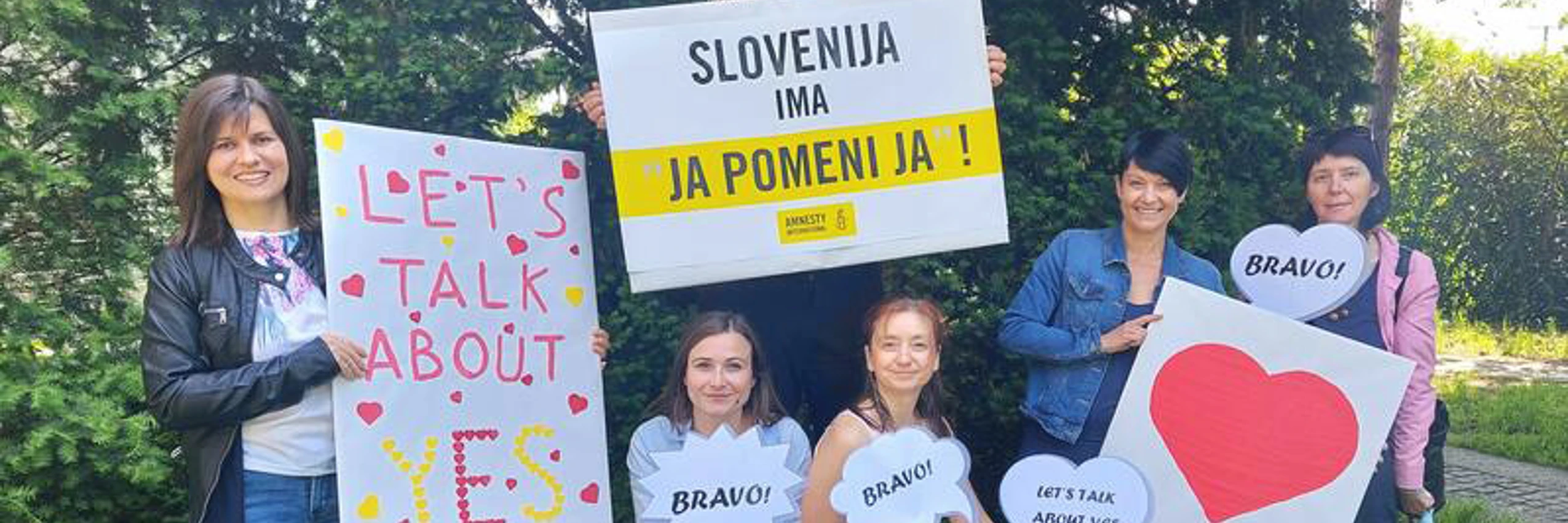 © "Let's talk about Yes": Aktivistinnen der slowenischen Amnesty-Sektion