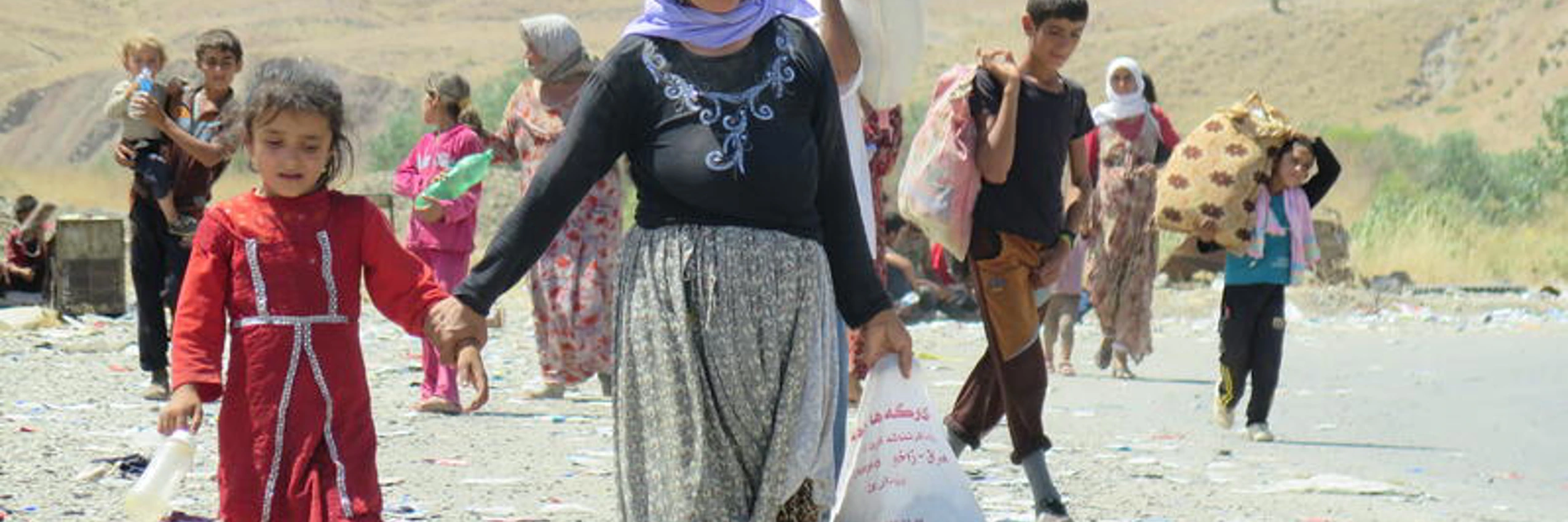 © Angehörige der jesidischen Gemeinschaft im Sindschar-Gebirge im Nordirak fliehen vor den Kämpfern des Islamischen Staates (2014) / Amnesty International