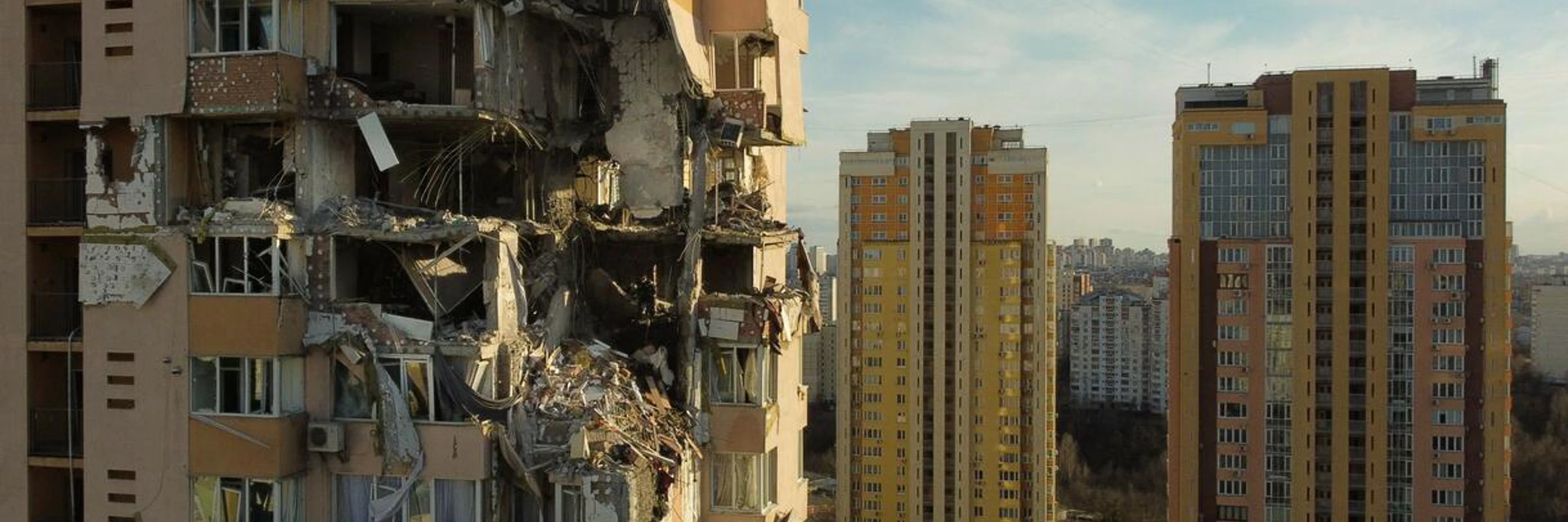 © Hochhaus in der ukrainischen Hauptstadt Kiew nach dem Einschlag einer russischen Rakete (26. Februar 2022) AFP via Getty Images