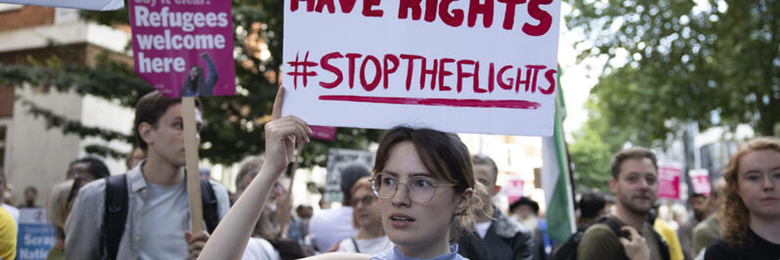 © Demonstration am 13. Juni 2022 vor dem Innenministerium in London gegen die Pläne der britischen Regierung, Asylsuchende nach Ruanda auszufliegen. / IMAGO / ZUMA Wire