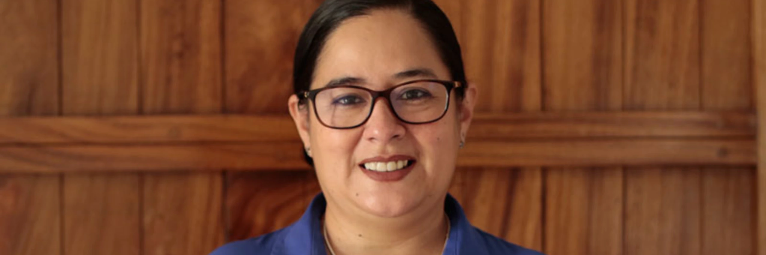 Die Rechtsanwältin Ruth López leitet das Referat für Korruptionsbekämpfung und Justiz bei Cristosal, einer der wichtigsten Menschenrechtsorganisationen in El Salvador und im nördlichen Zentralamerika. © CRISTOSAL