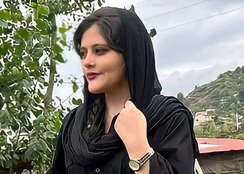 Am 13. September 2022 wurde Mahsa (Zhina) Amini, eine Angehörige der kurdischen Minderheit im Iran, in Teheran von der sogenannten „Sittenpolizei“ festgenommen. © privat