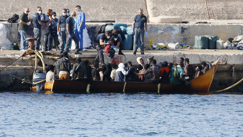 Humanitärer Notstand auf Lampedusa 2023: Innerhalb von sechs Tagen haben rund 9.000 Migrant*innen die italienische Insel erreicht. © APA Images / EXPA/ laPresse/ Cecilia Fabiano