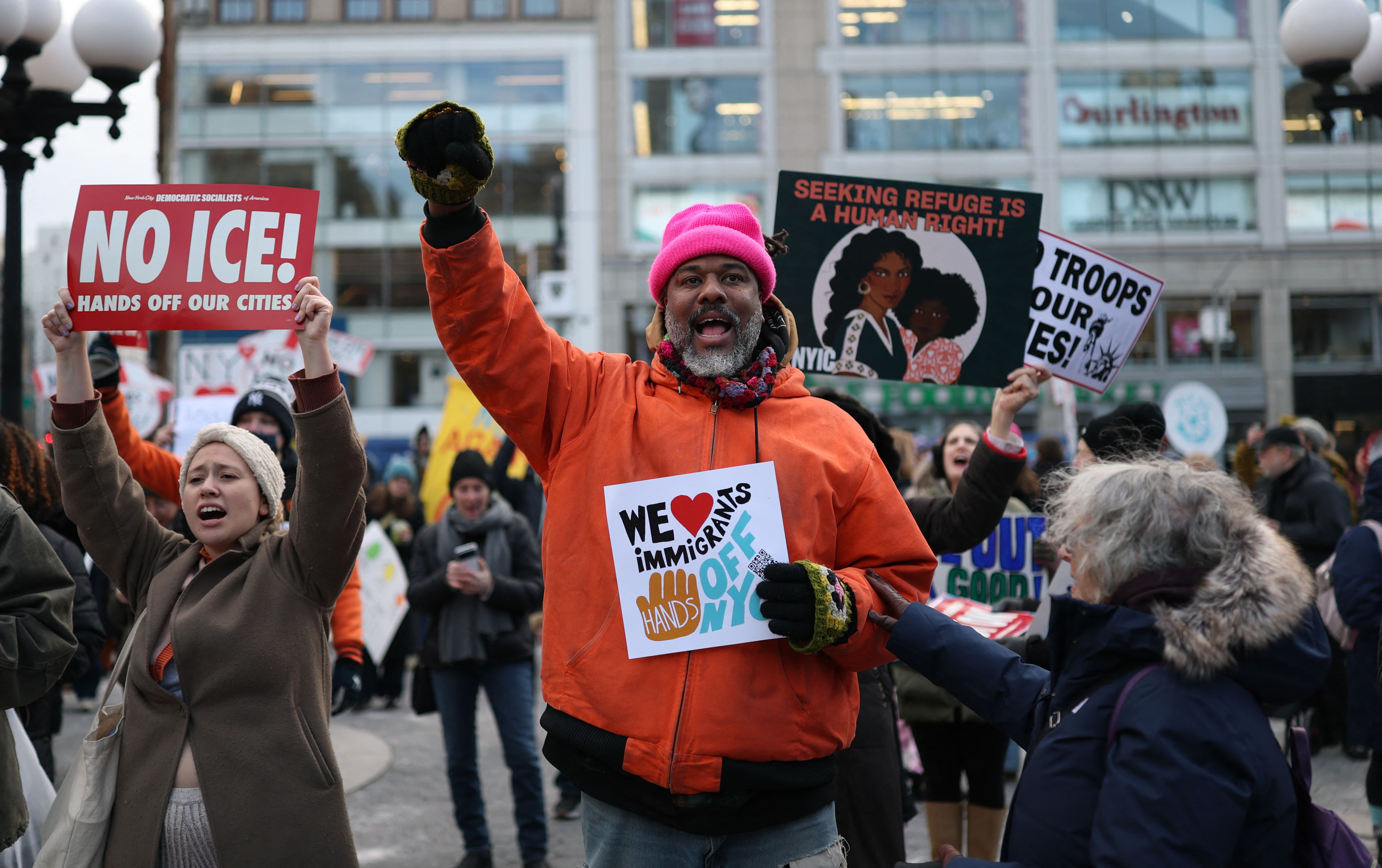 Protestierende bei einer „ICE Out“-Demonstration gegen die US-Einwanderungsbehörde (ICE) am 23. Januar 2026 in New York. © APA-Images / AFP / Angela Weiss