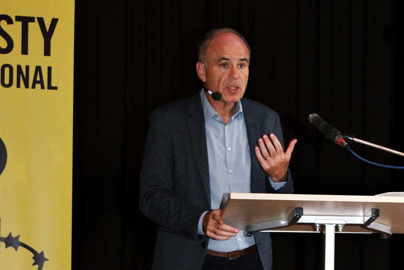 Ben Segenreich Amnesty Podiumsdiskussion Mondseeland C Amnesty International Gruppe Mondseeland