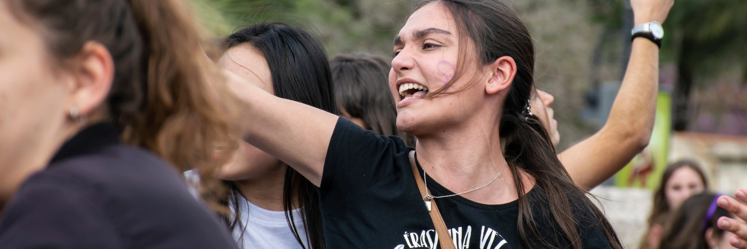 Eine Frau bei einer feministischen Demonstration zum Internationalen Frauenkampftag in Valencia. © Saray Leal, Adobe Stock