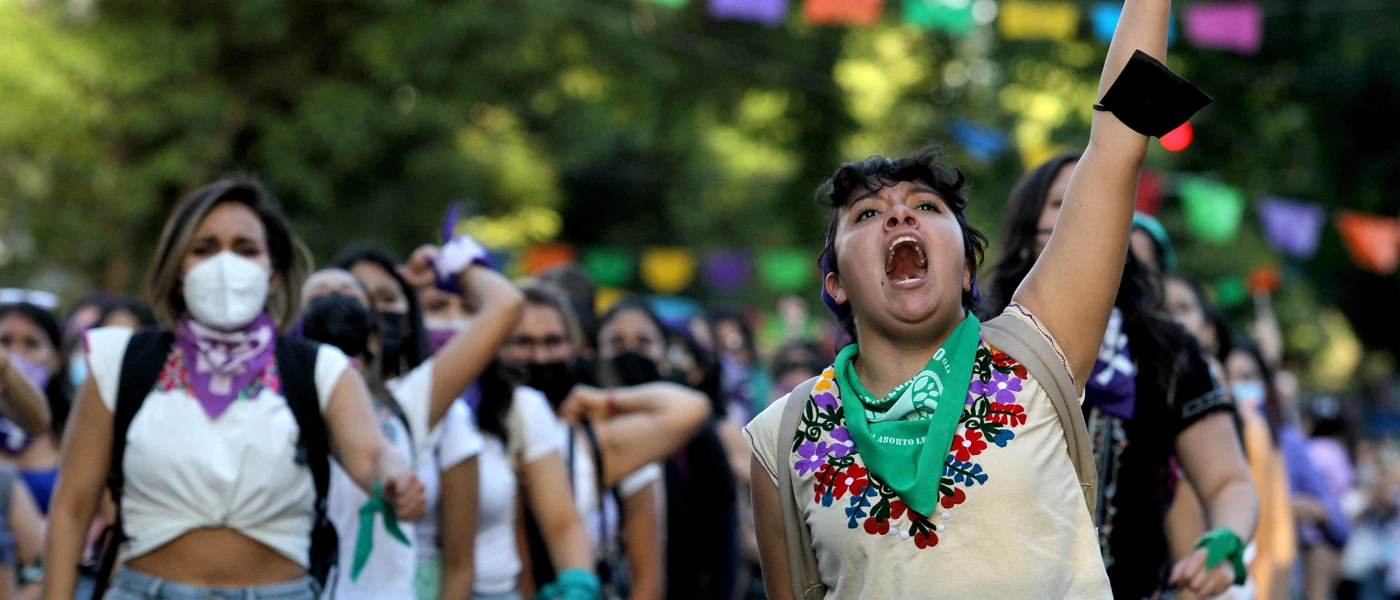 Frauen nehmen an einer Demonstration zum Feministischen Kampftag in Guadalajara, Mexiko, am 8. März 2022 teil. © APA-Images / AFP / Ulises Ruiz