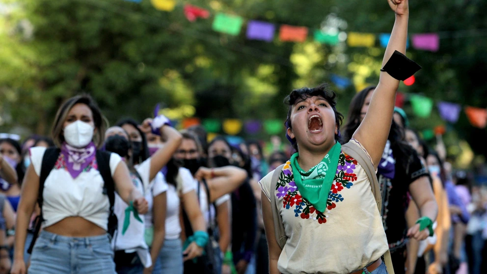 Frauen nehmen an einer Demonstration zum Feministischen Kampftag in Guadalajara, Mexiko, am 8. März 2022 teil. © APA-Images / AFP / Ulises Ruiz