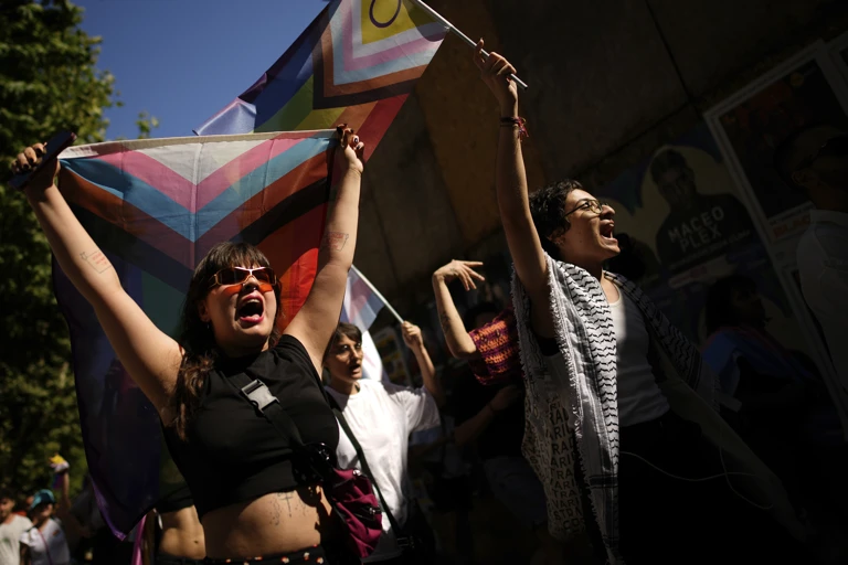 Teilnehmende bei der Istanbul Pride @ Emrah Gurel / AP / picturedesk.com