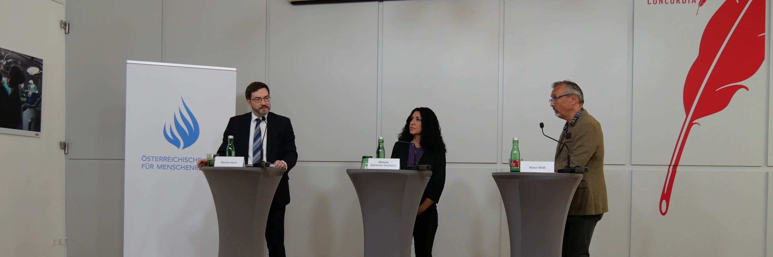 Florian Horn (Österreichische Liga für Menschenrechte), Shoura Hashemi (Geschäftsführerin Amnesty International Österreich) und Klaus Widl (Präsident Österreichischer Behindertenrat) (v.l.n.r.) bei der Pressekonferenz zum Auftakt des neuen Zyklus des UPR-Prozesses © ÖBR/Kerstin Huber