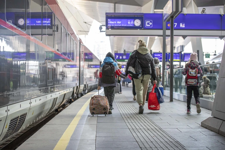 Ankunft geflüchteter Menschen aus der Ukraine am Wiener Hauptbahnhof @  Tobias Steinmaurer / APA / Picturedesk.com