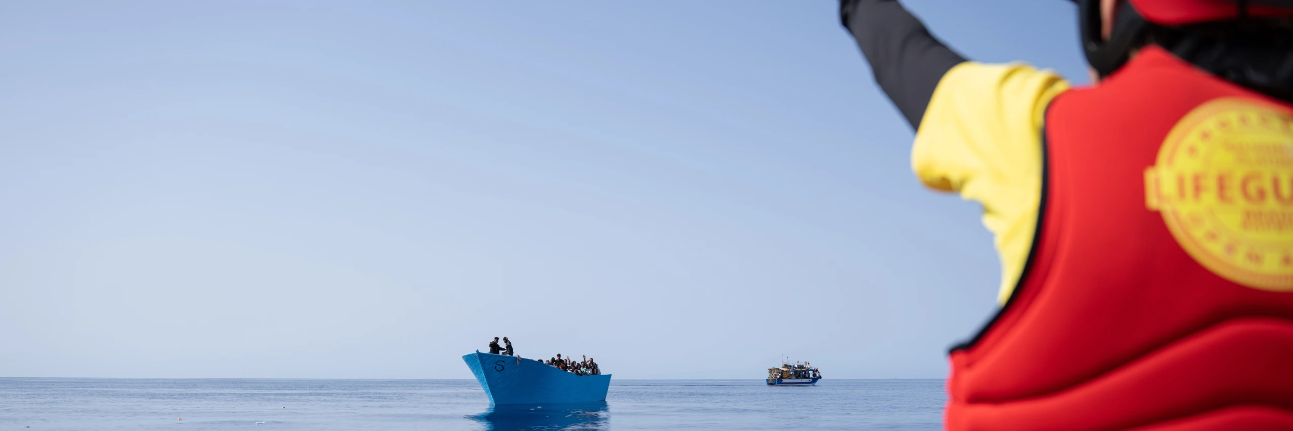 Ein Boot voller Geflüchteter verlässt Libyen im August 2025 © 2025 Anadolu
