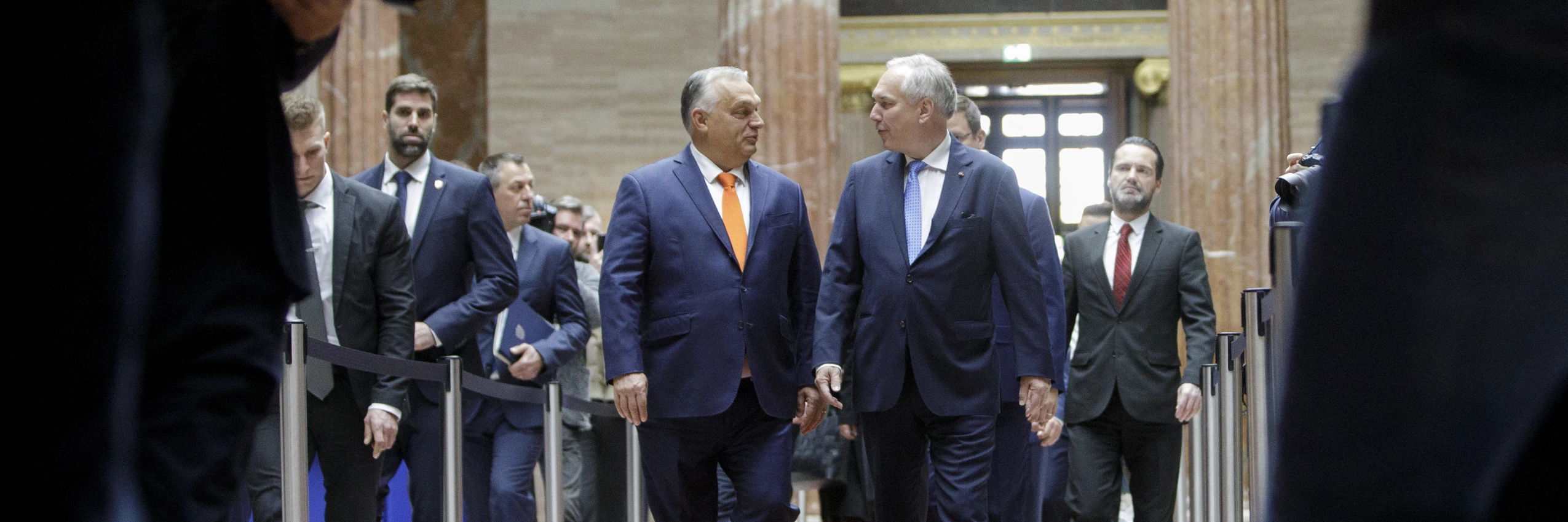 Ungarischer Premierminister Viktor Orban zusammen mit dem österreichischen Parlamentspräsidenten Walter Rosenkranz während seines Besuchs im Parlament in Wien am 31. Oktober 2024 © ALEX HALADA / picturedesk.com