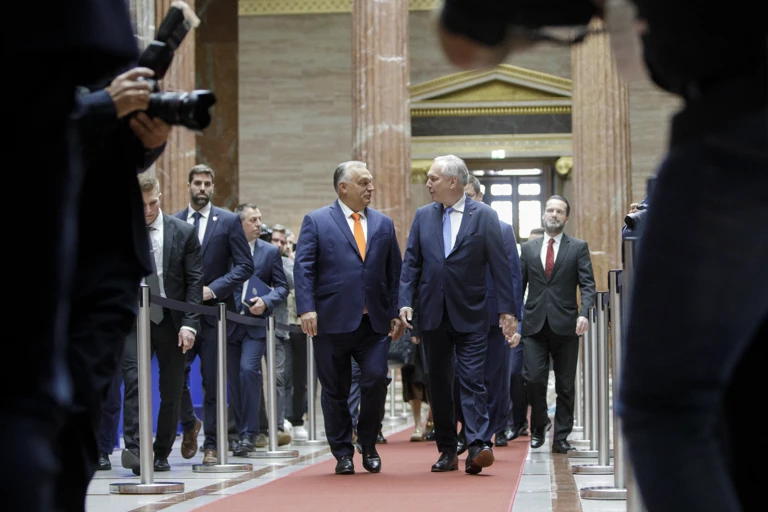 Ungarischer Premierminister Viktor Orban zusammen mit dem österreichischen Parlamentspräsidenten Walter Rosenkranz während seines Besuchs im Parlament in Wien am 31. Oktober 2024 @ ALEX HALADA / picturedesk.com
