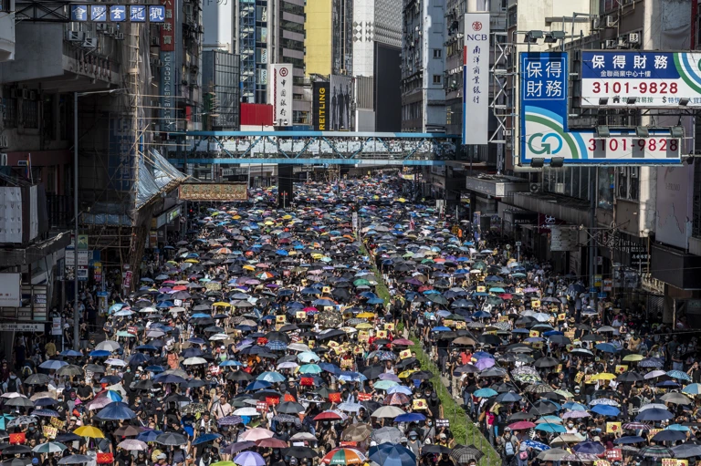 Hongkonger Protestierende bei Protesten im Jahr 2019 @ Vernon Yuen, Nurphoto via Getty Images