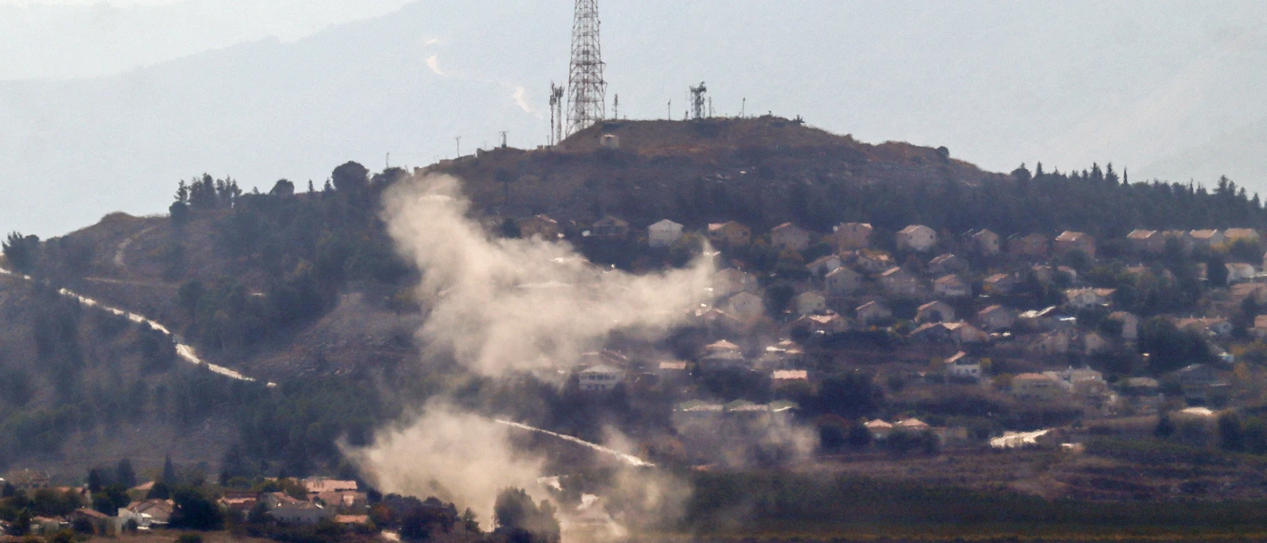 Im südlibanesischen Gebiet Marjayoun ist Rauch zu sehen, der vom Ort eines Raketenangriffs aus dem Libanon auf die israelische Stadt Metula aufsteigt, am 31. Oktober 2024, inmitten des Krieges zwischen Israel und der Hisbollah. © AFP via Getty Images