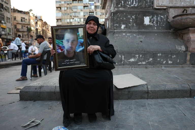 Eine Angehörige einer verschwundenen Person in Damaskus, Syrien @ Ali Haj Suleiman / Amnesty International