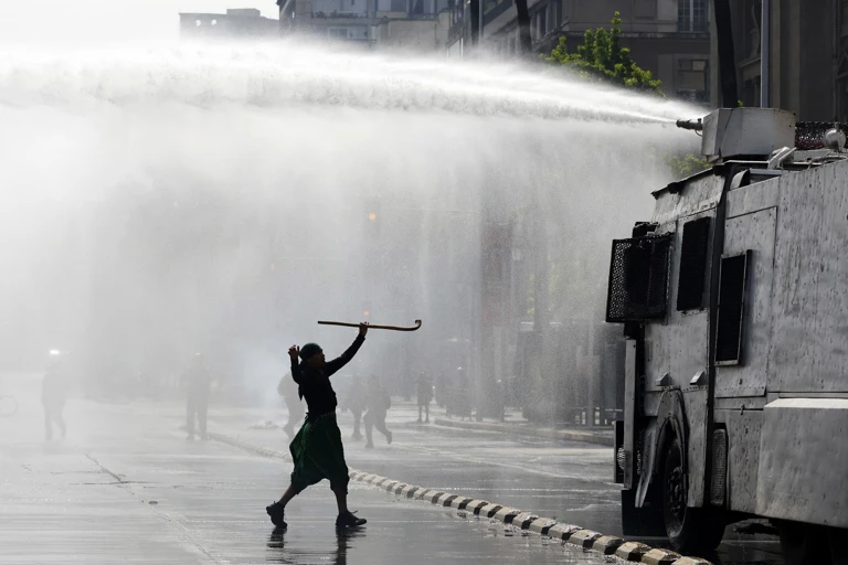 Chile: Ein Demonstrant beim Marsch für den Widerstand der Mapuche und aller indigenen Völker. @ Javier Torres, AFP Via Getty Images