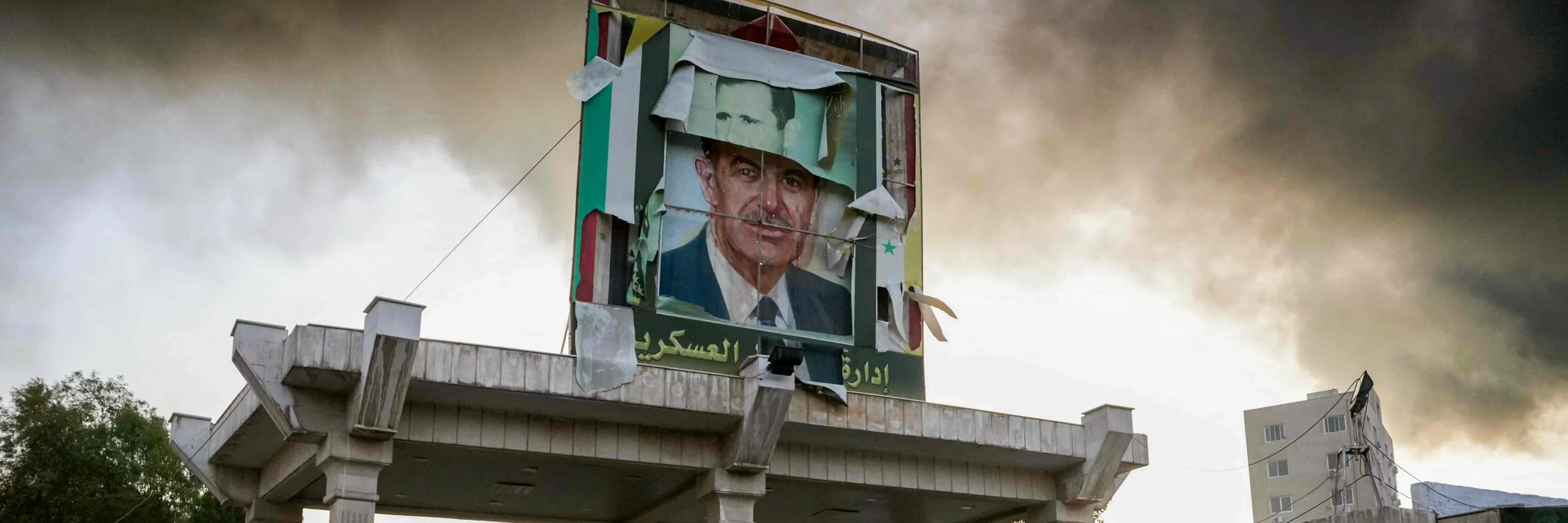 Ein verunstaltetes Porträt des verstorbenen syrischen Machthabers Hafez al-Assad, Damaskus, Syrien, Dezember 2024 © RAMI AL SAYED / AFP / picturedesk.com