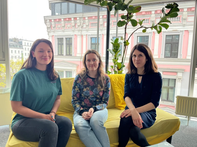 v.l.n.r Melanie Vejnik, Anna Wagner & Michaela Krömer @ Amnesty International Österreich