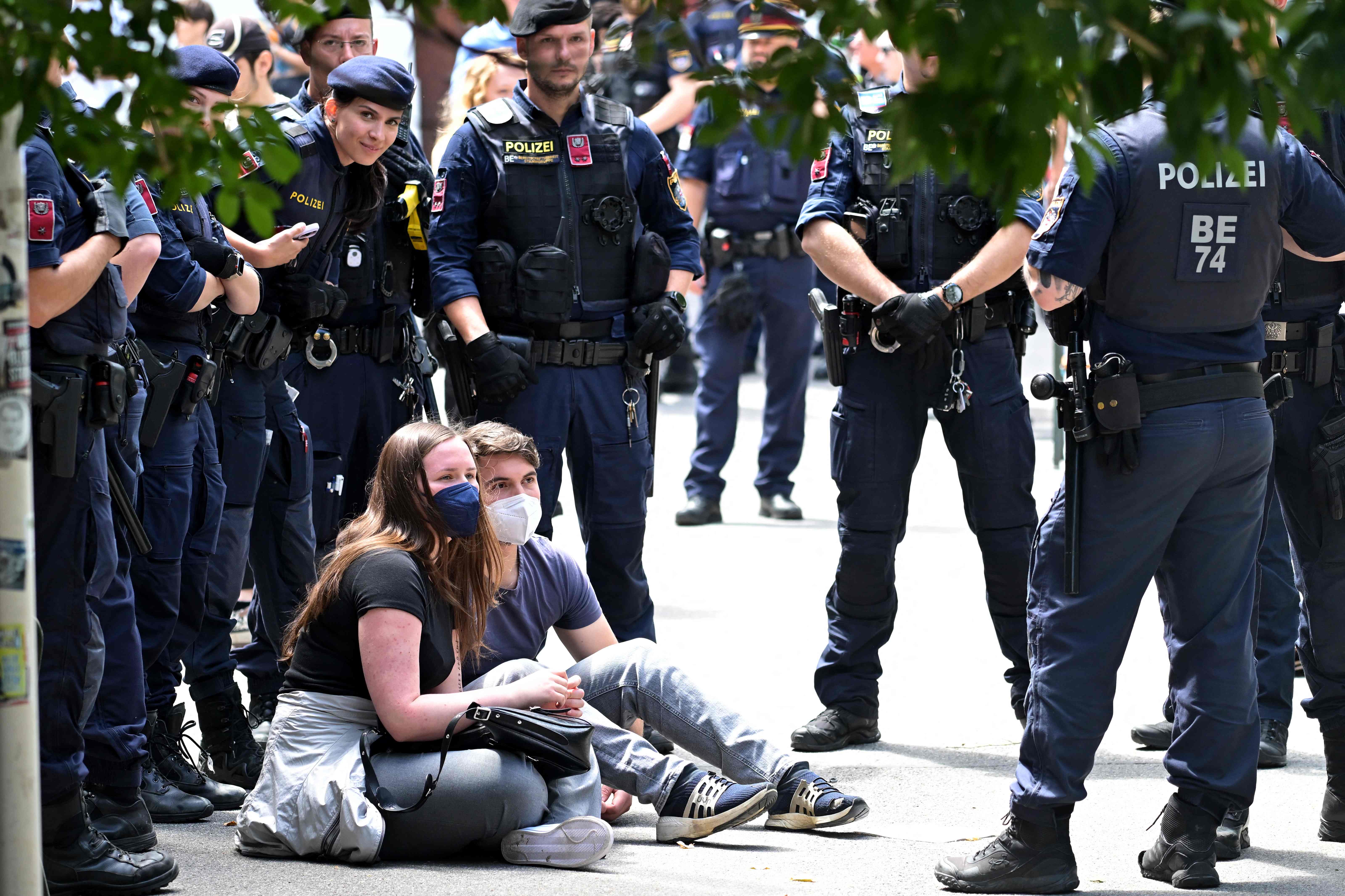 Räumung des Protestcamps gegen den Genozid in Gaza im Alten AKH in Wien, die später von einem Gericht als rechtswidrig eingestuft wurde. © APA Images AFP Joe Klamar