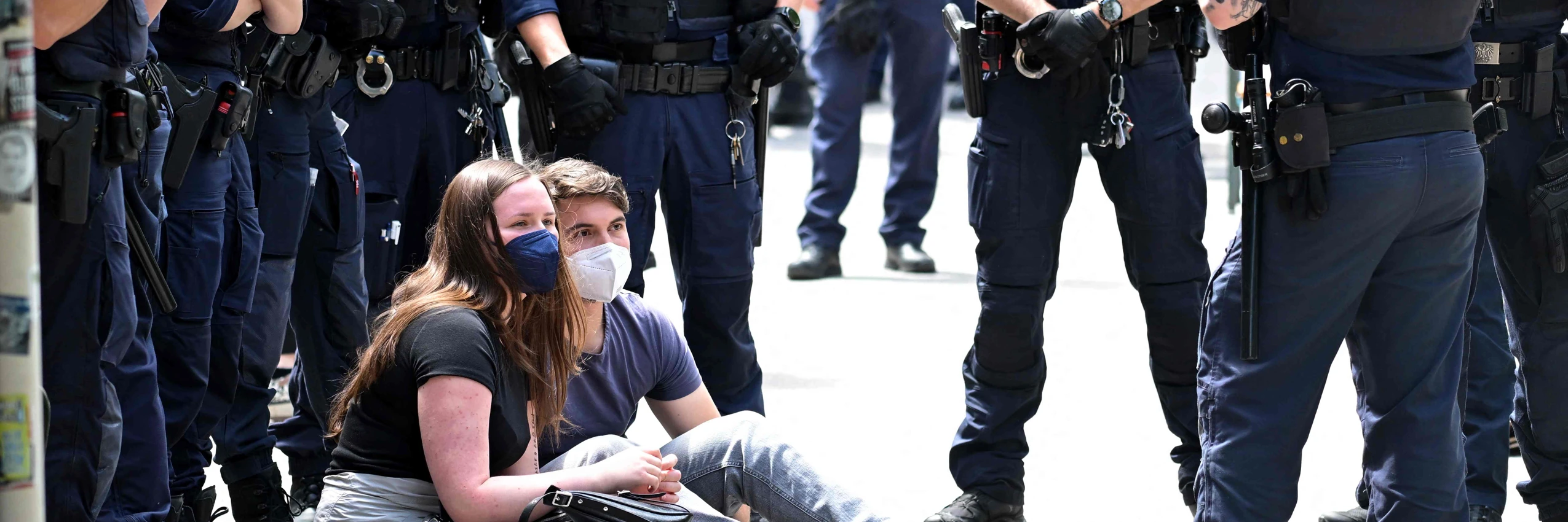 Räumung des Protestcamps gegen den Genozid in Gaza im Alten AKH in Wien, die später von einem Gericht als rechtswidrig eingestuft wurde. © APA Images AFP Joe Klamar