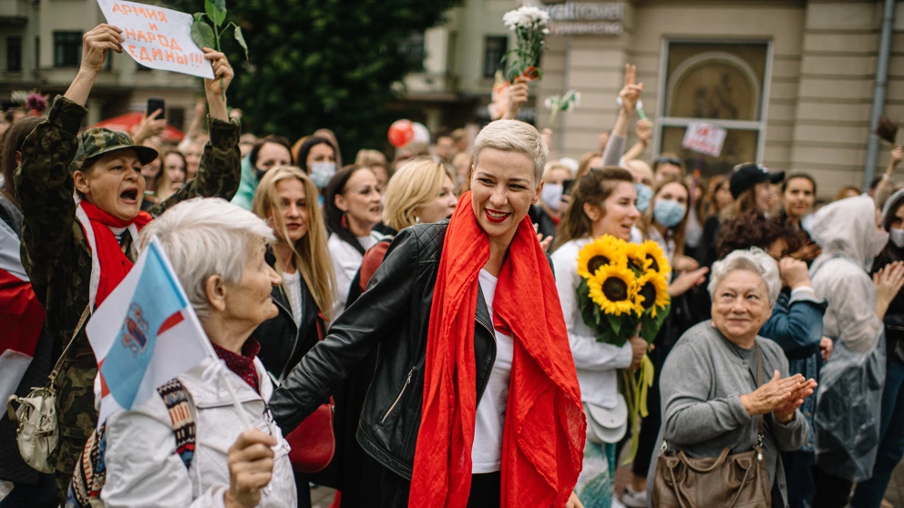 Maria Kalesnikava umringt von Unterstützer*innen in Belarus im Jahr 2020. © ViktarBabaryka HQ (Photo Pasha Kritchko)